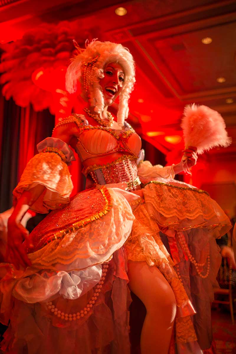 Lady performer in a burlesque oufit