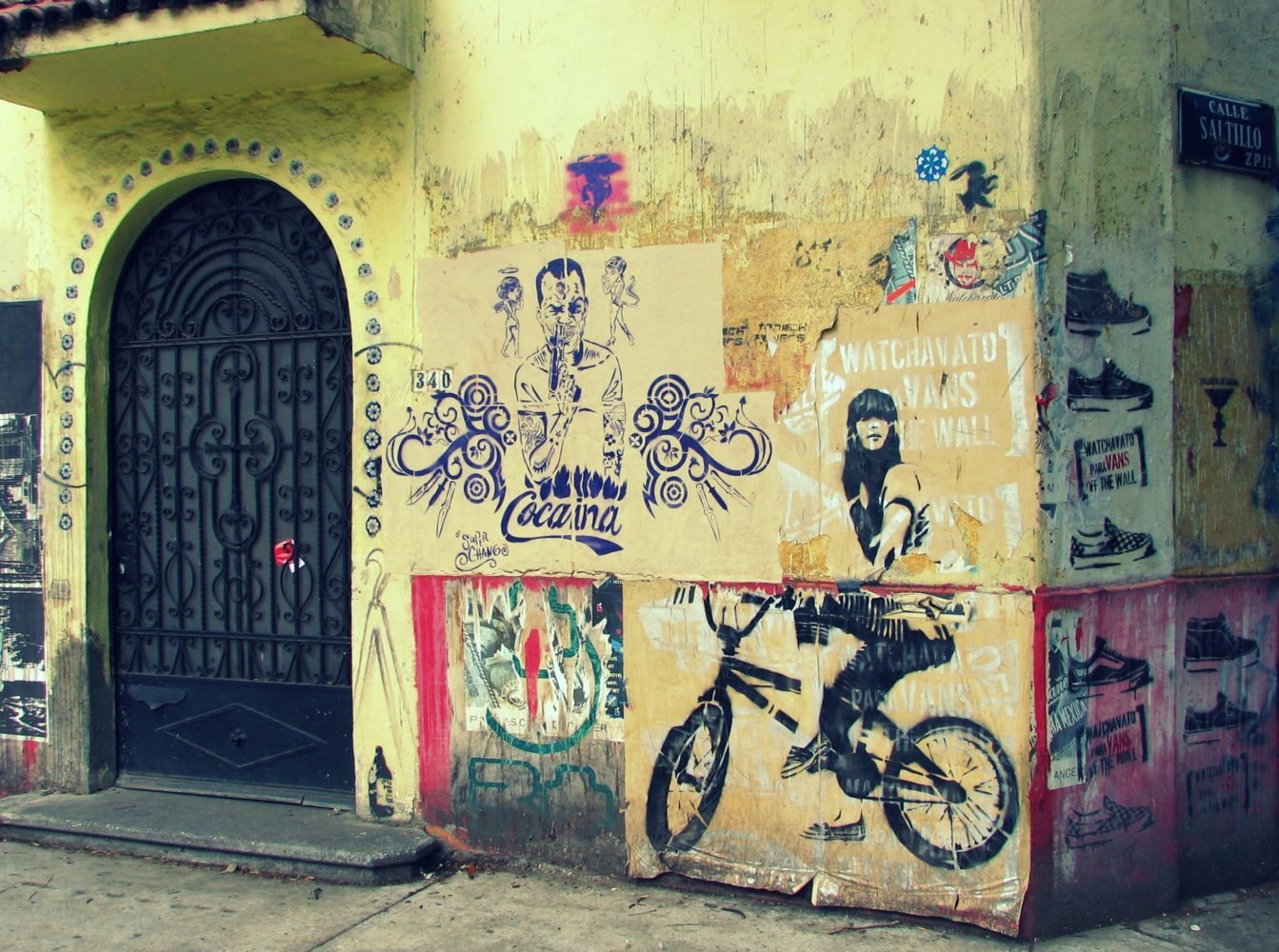 Graffiti on a yellow wall in Mexico City