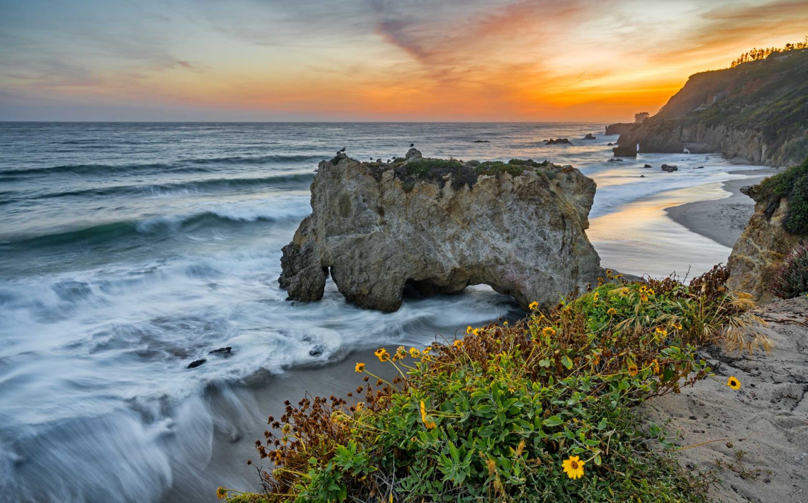 How to get to Zuma Beach in Malibu by Bus?